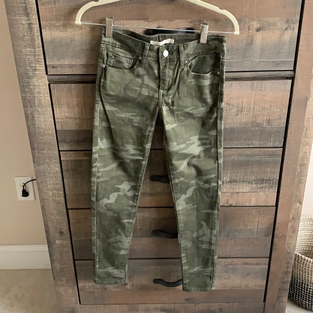 Levi’s Women’s 711 Skinny. Size 24